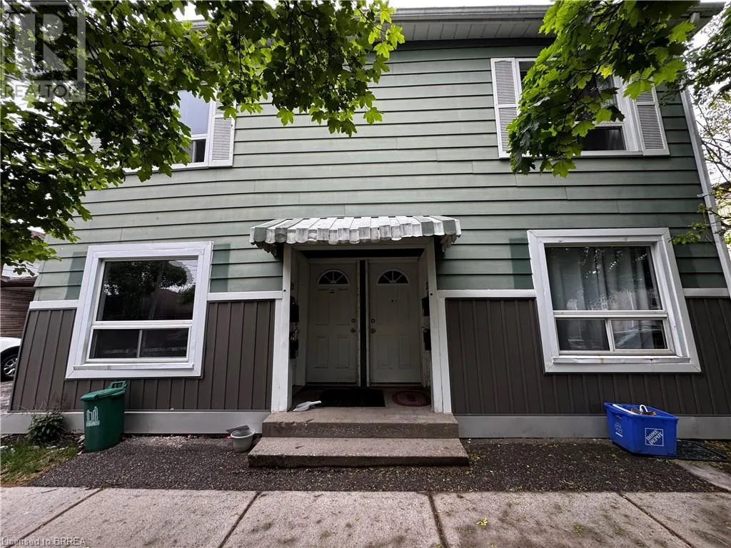 Fourplex for rent: 37 & 39 Pearl Street, Brantford, Ontario N3T 3N5