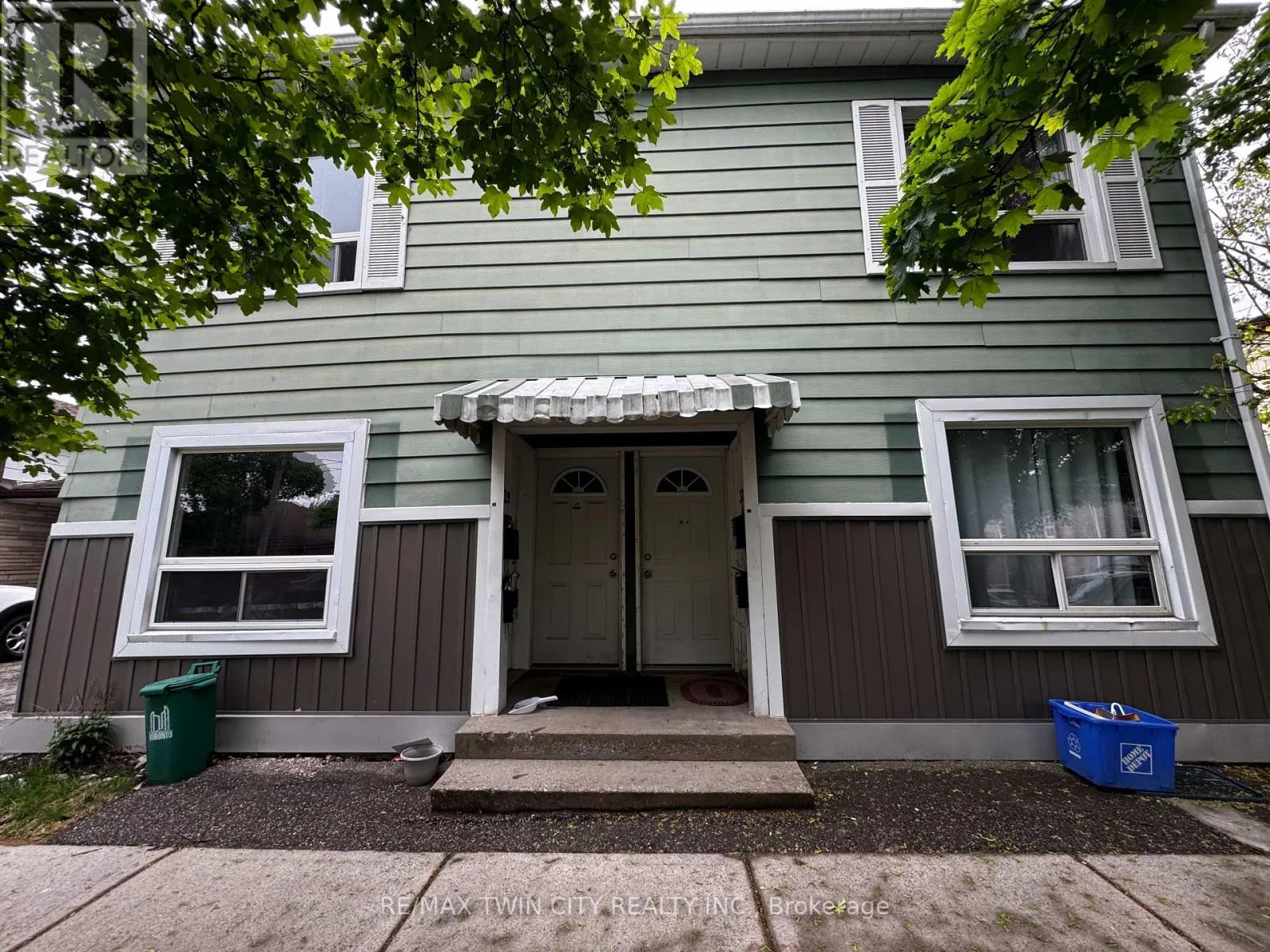 Fourplex for rent: 37 & 39 Pearl Street, Brantford, Ontario N3T 3N5