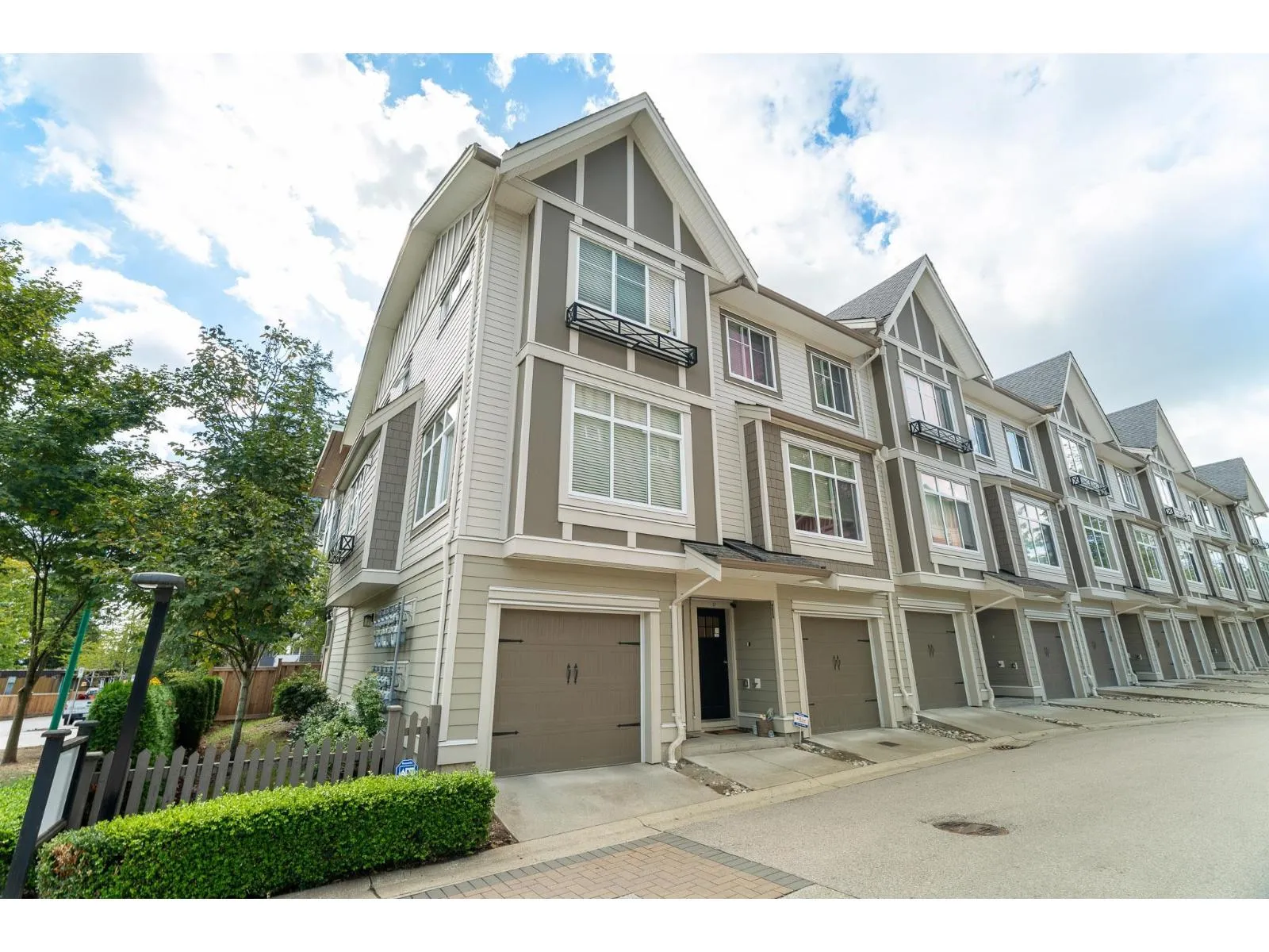 Row / Townhouse for rent: 37 6591 195a Street, Surrey, British Columbia V4N 6N5