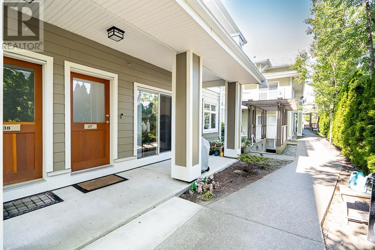 Row / Townhouse for rent: 37 7388 Macpherson Avenue, Burnaby, British Columbia V5J 0A1