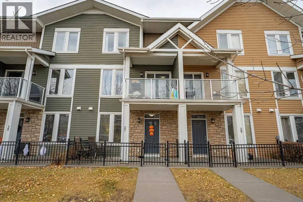 Row / Townhouse for rent: 37 Auburn Bay Link Se, Calgary, Alberta T3M 0Y5
