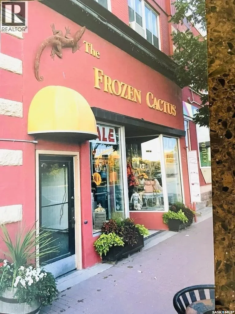 Retail for rent: 37 Broadway Street E, Yorkton, Saskatchewan S3N 0K4