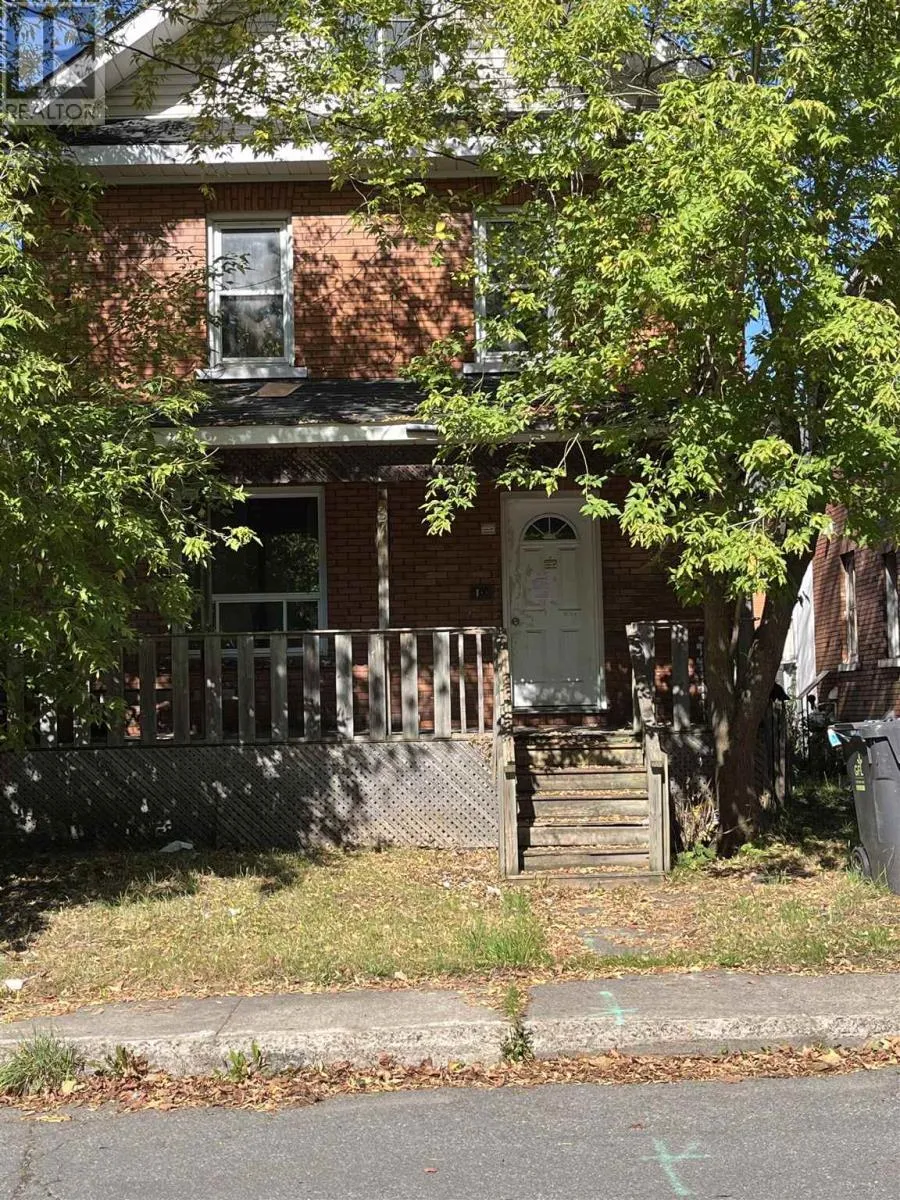 Duplex for rent: 37 Hughes St, Sault Ste. Marie, Ontario P6A 2W6