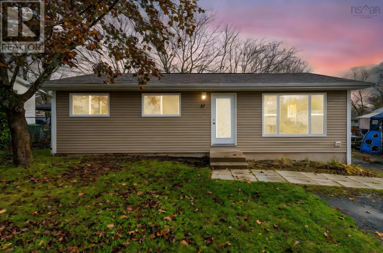 House for rent: 37 Kipling Drive, Lower Sackville, Nova Scotia B4C 2X8