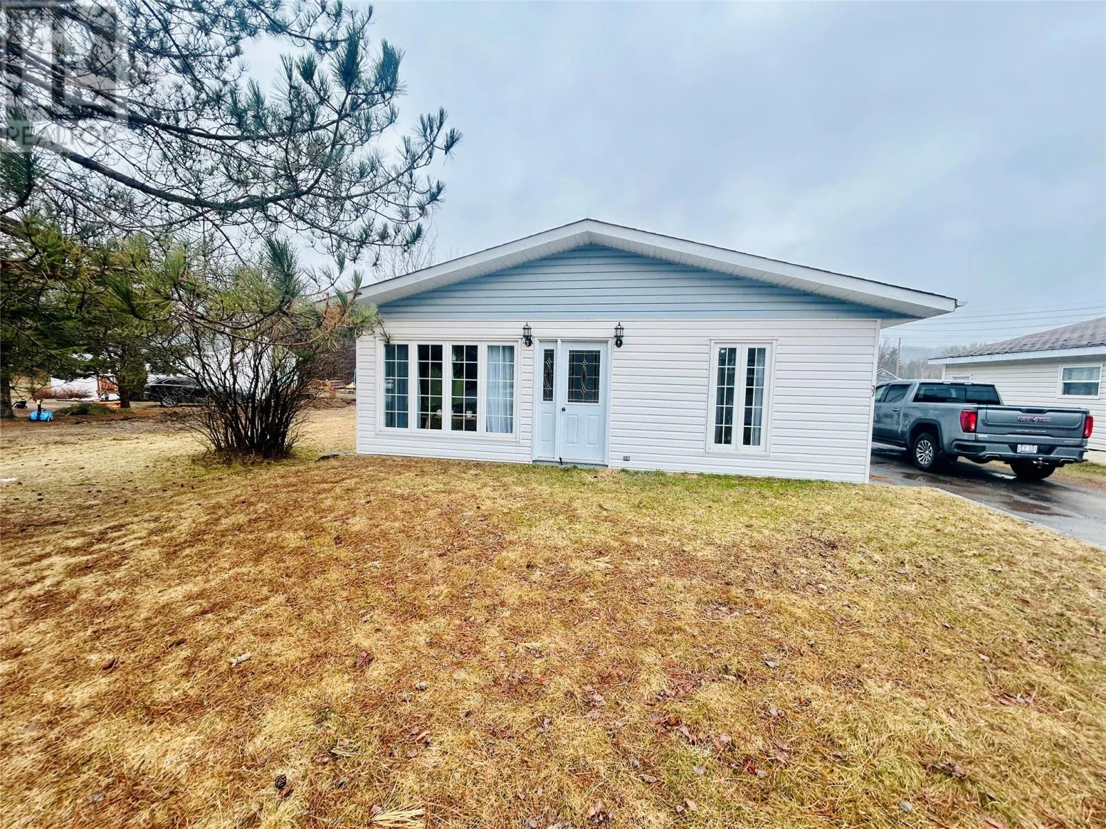 Two Apartment House for rent: 37 Main Street, Roberts Arm, Newfoundland & Labrador A0J 1T0