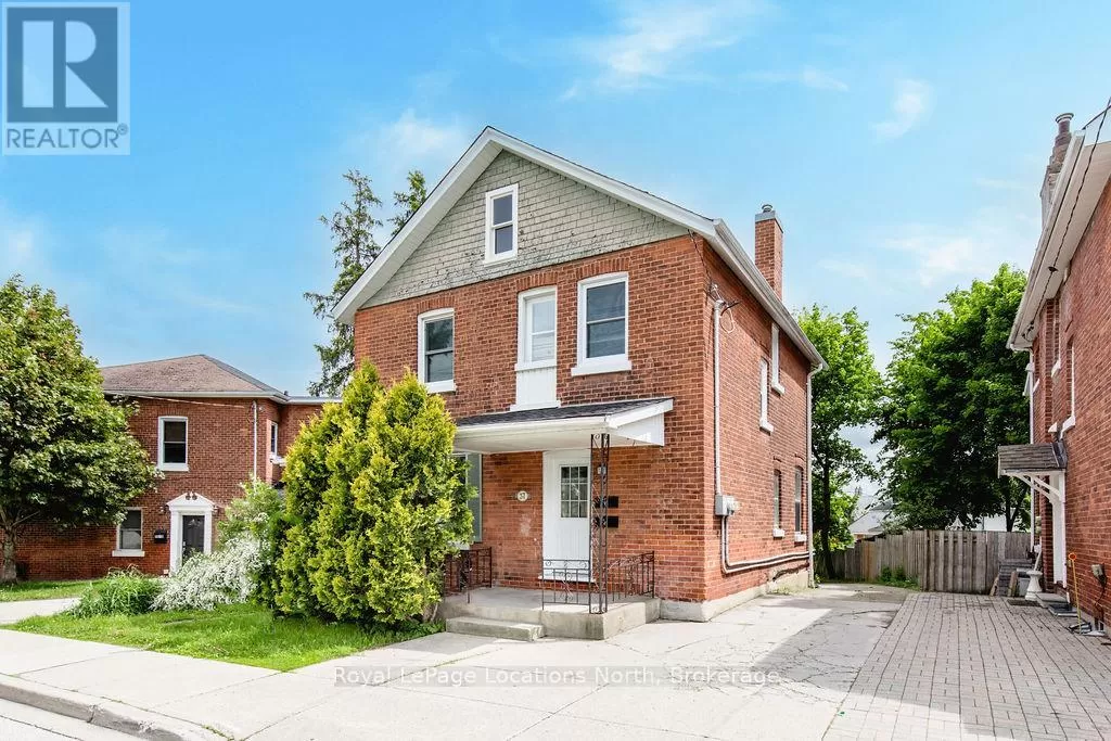 Duplex for rent: 37 Ross Street, Barrie, Ontario L4N 1G1