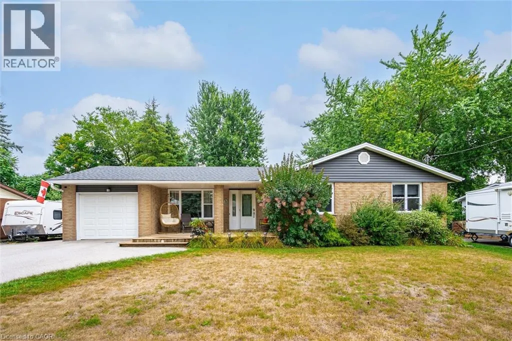 House for rent: 37 Victoria Crescent, Fergus, Ontario N1M 2W3