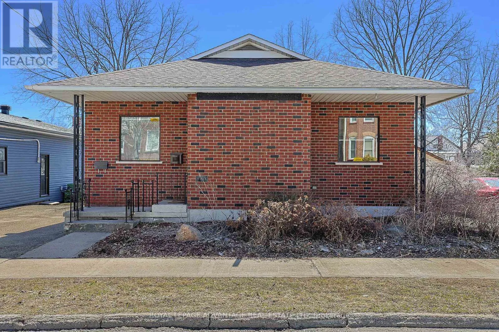 Offices for rent: 37 William Street E, Smiths Falls, Ontario K7A 1C3