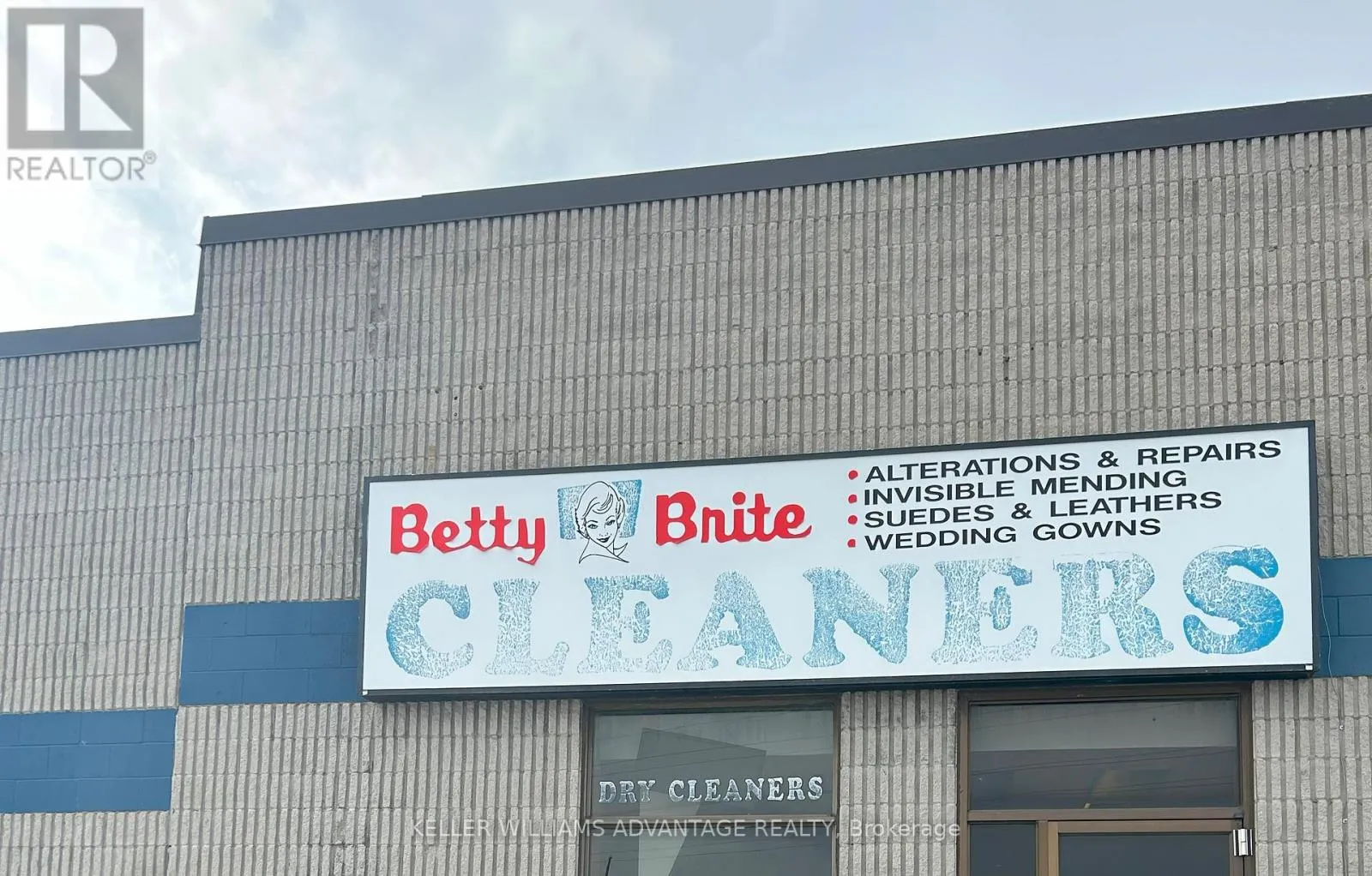 370 Monarch Avenue, Ajax, Ontario L1S 3W5