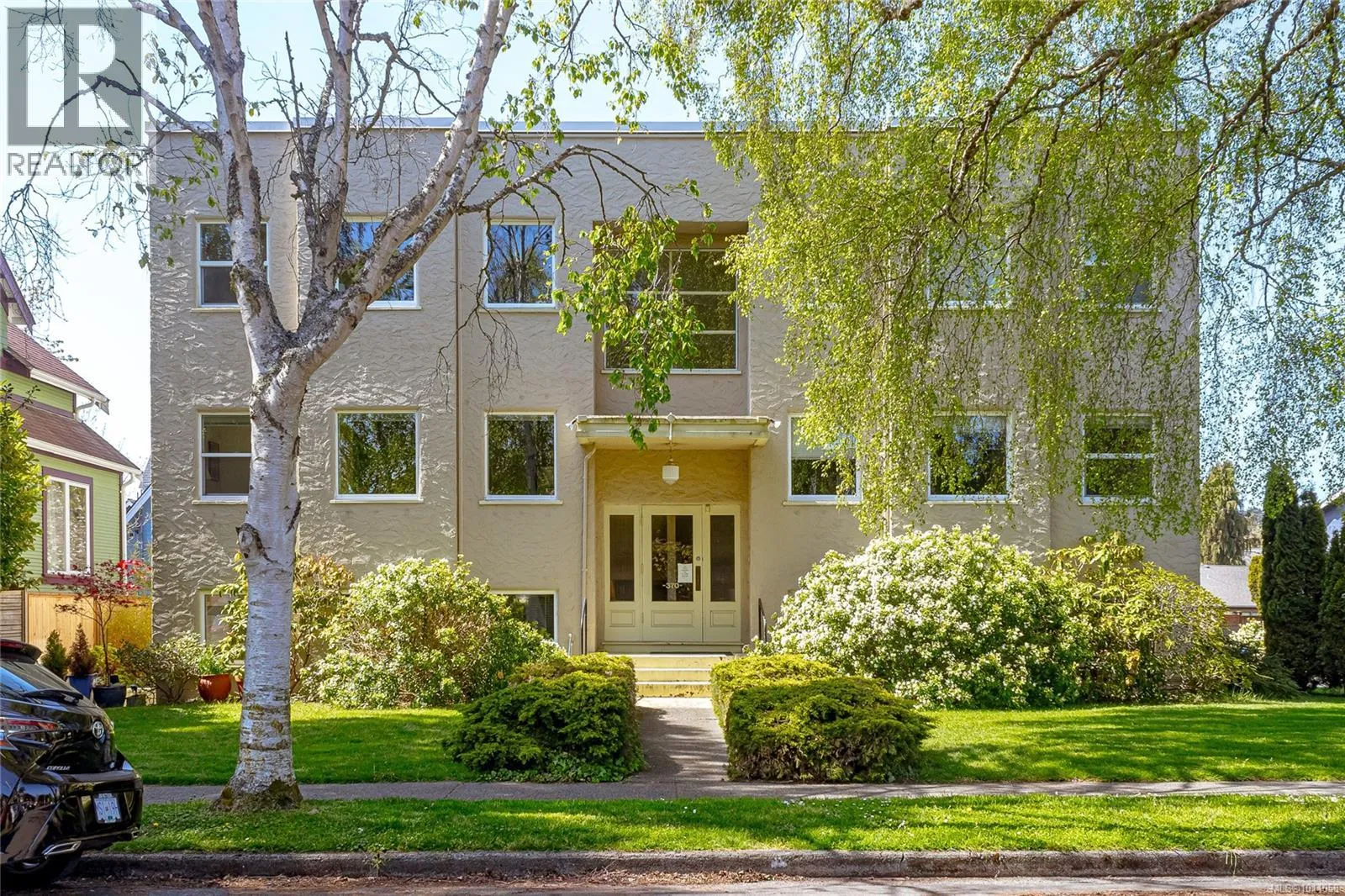 Multi-Family for rent: 370 Richmond Ave, Victoria, British Columbia V8S 3Y1