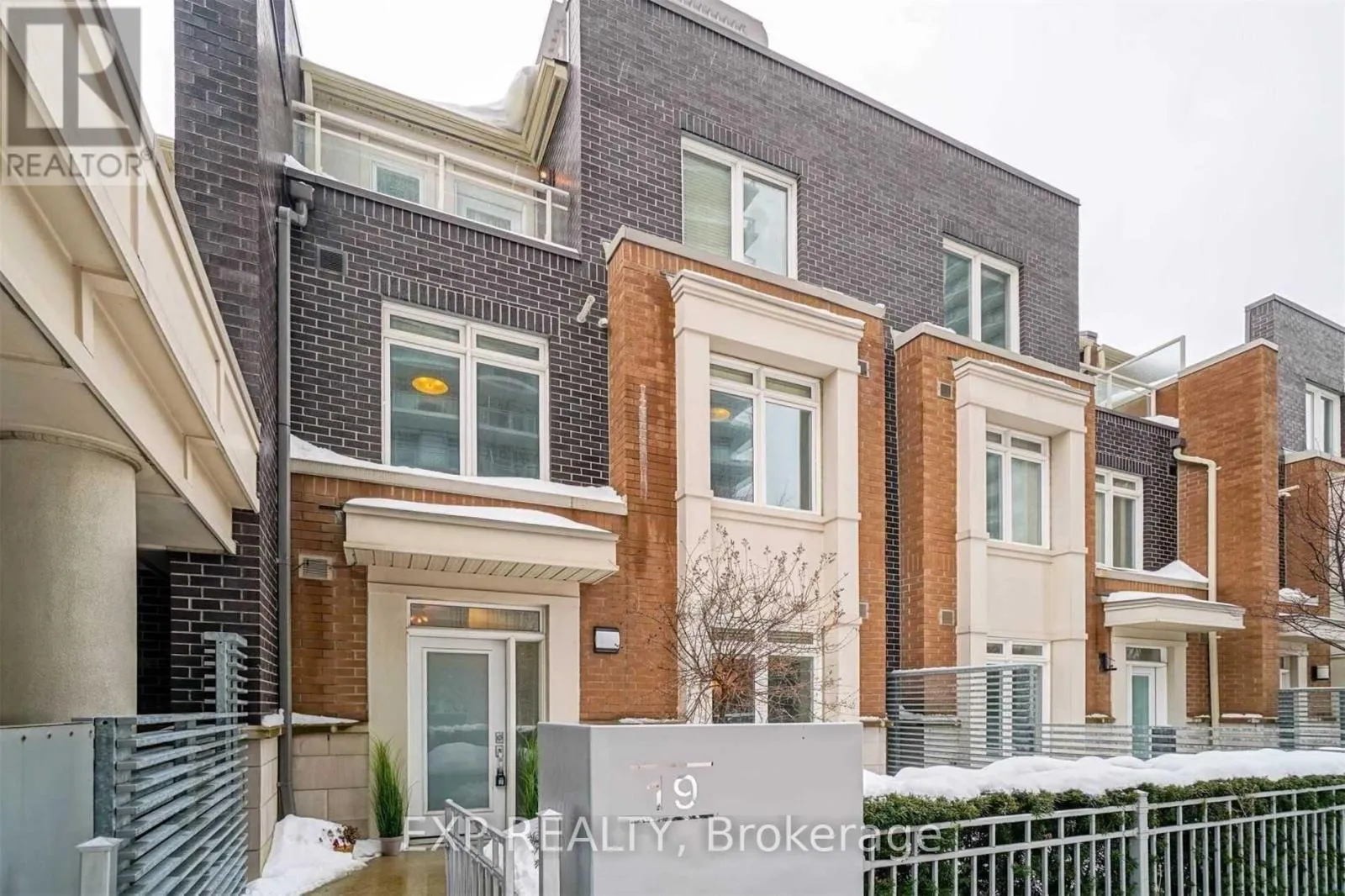 Row / Townhouse for rent: 370 Square One Dr Drive N, Mississauga, Ontario L5B 0E6