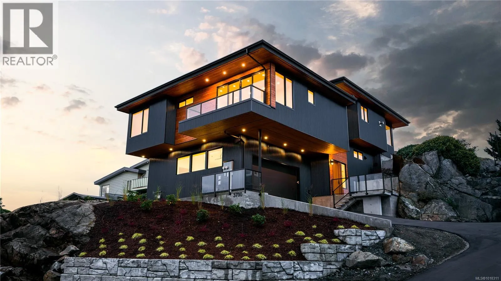 House for rent: 3700 Kootenay Pl, Saanich, British Columbia V8P 2G2