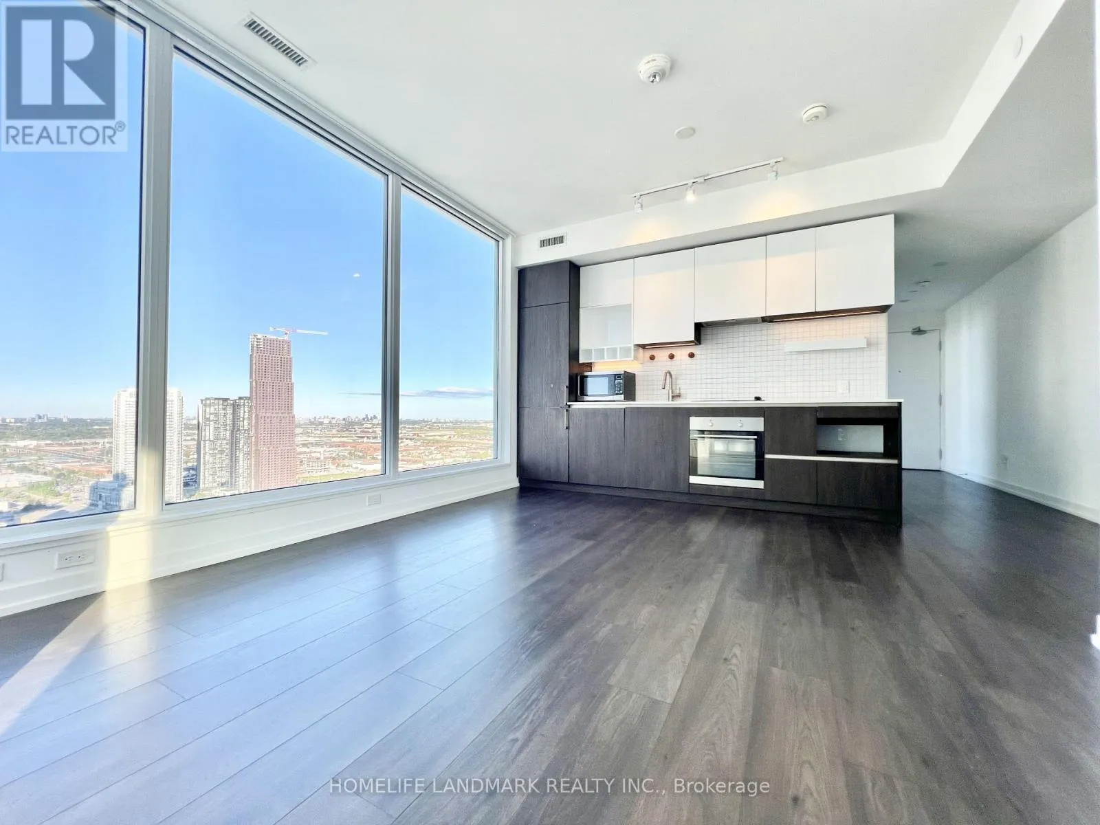 Apartment for rent: 3702 - 5 Buttermill Avenue, Vaughan, Ontario L4K 0J5