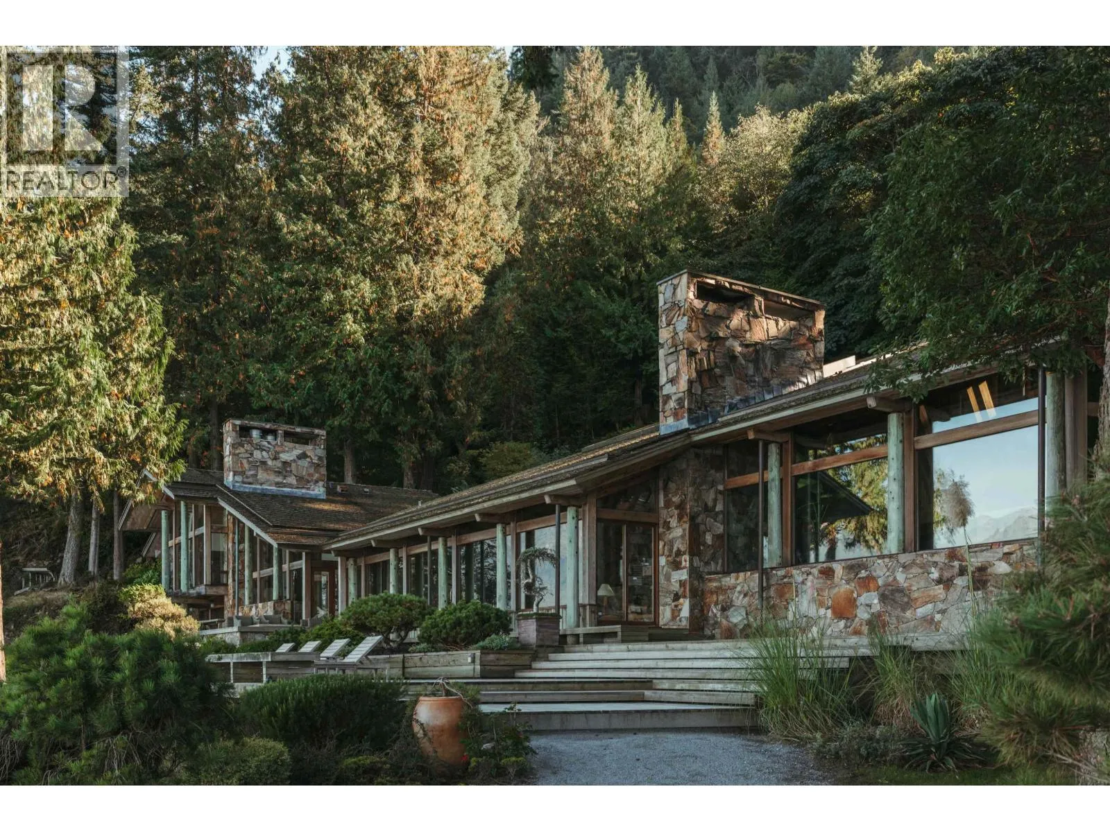 House for rent: 370-374 Smugglers Cove Road, Bowen Island, British Columbia V0N 1G1