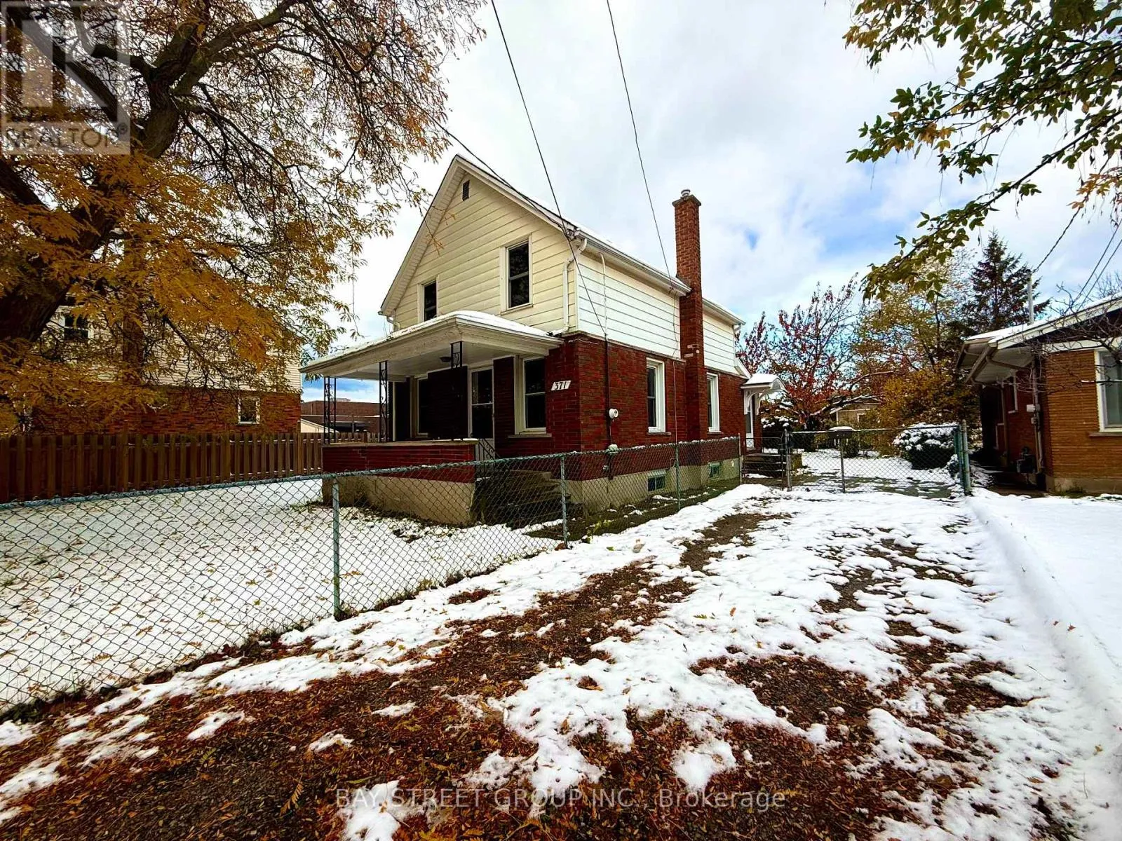 House for rent: 371 Carlton Street, St. Catharines, Ontario L2M 4W7