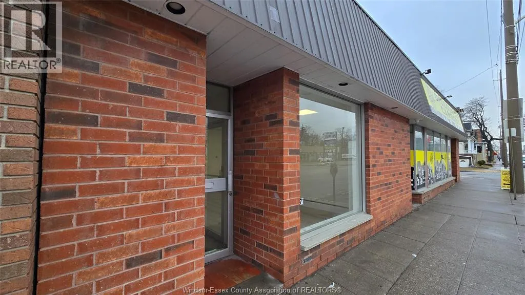 371 Wyandotte Street West, Windsor, Ontario N9A 5X3