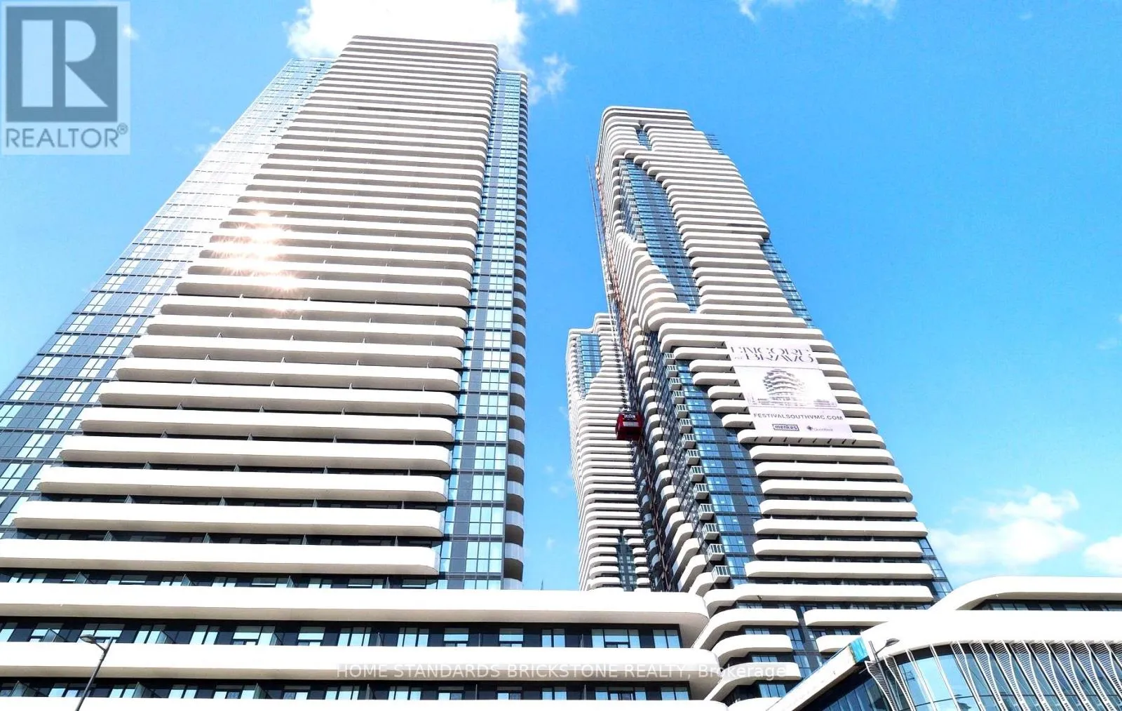 Apartment for rent: 3715 - 28 Interchange Way, Vaughan, Ontario L4K 0P8