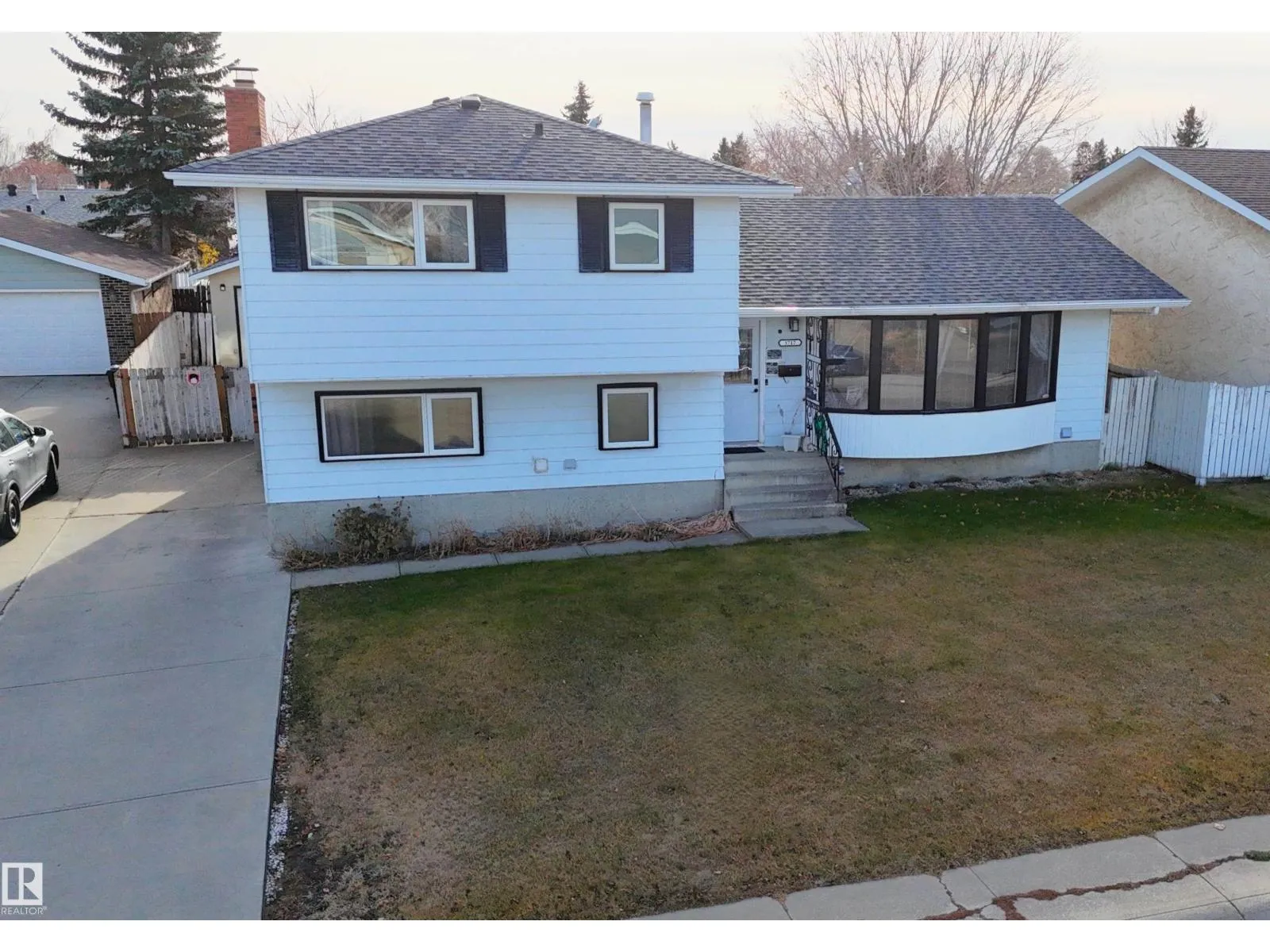 House for rent: 3717 136a Av Nw, Edmonton, Alberta T5A 2P2