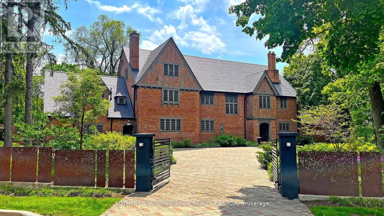 House for rent: 372 Old Yonge Street, Toronto, Ontario M2P 1R4