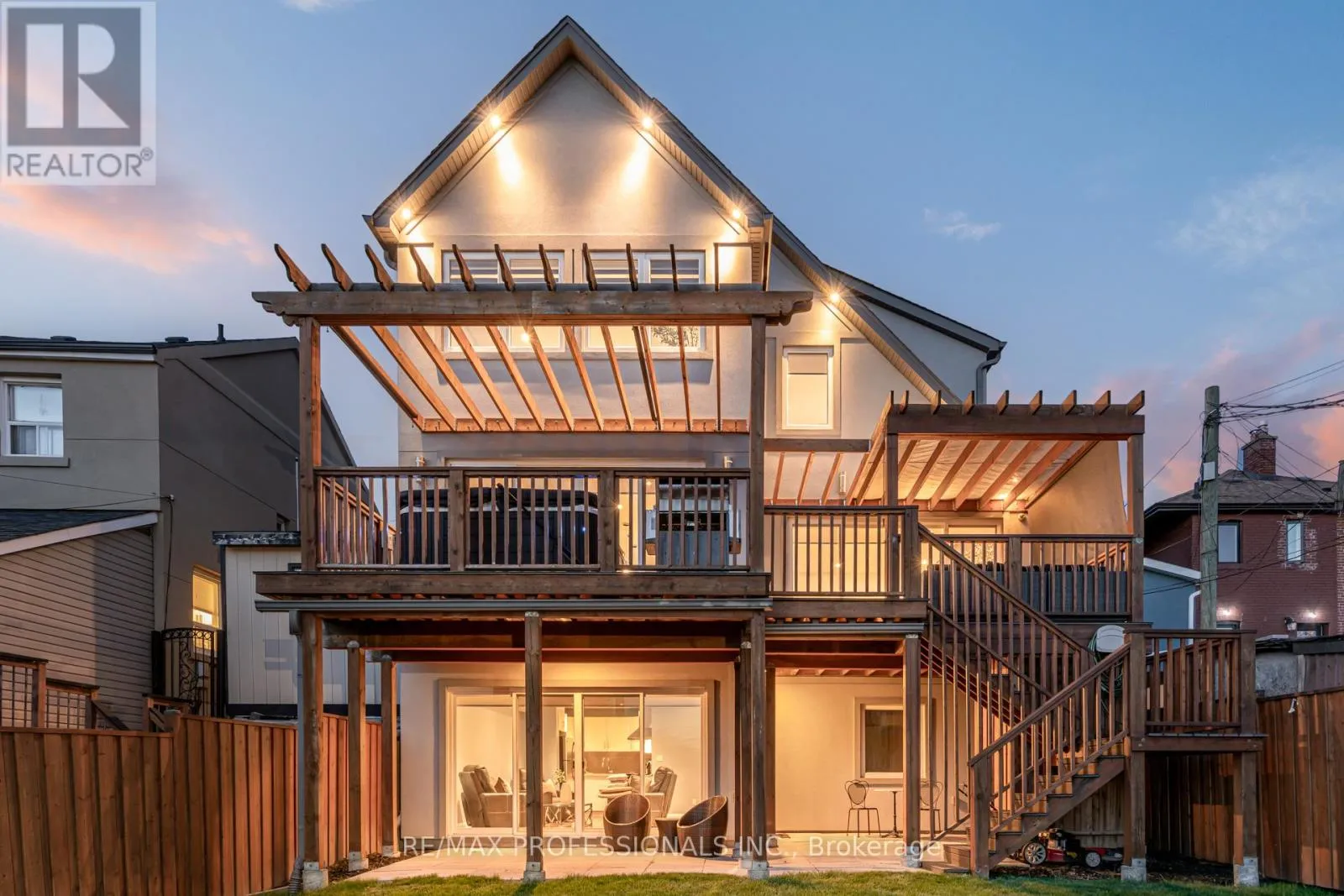 House for rent: 372 Silverthorn Avenue, Toronto, Ontario M6M 3G9