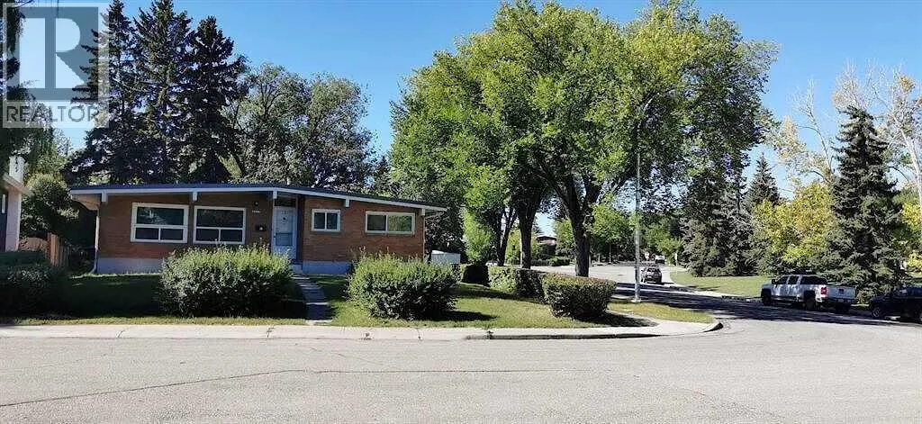 House for rent: 3727 Valdes Place Nw, Calgary, Alberta T2L 2A2