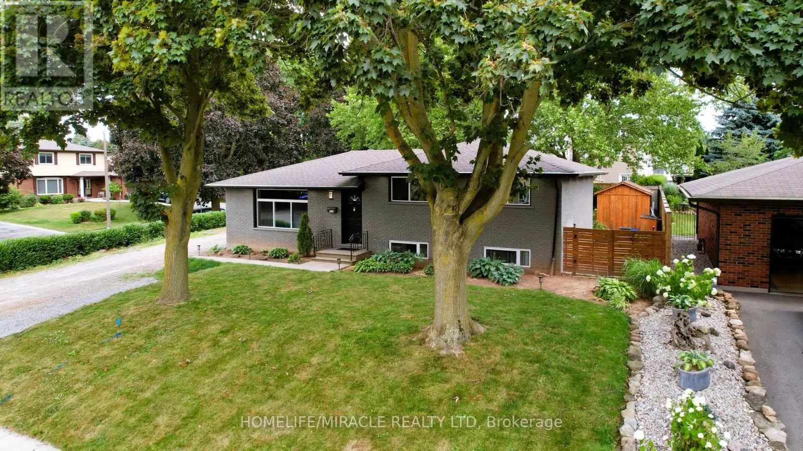 House for rent: 374 Book Road, Grimsby, Ontario L3M 2M6