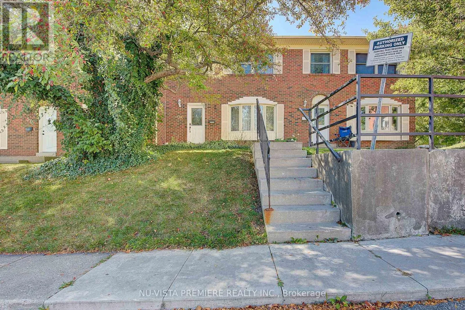 Row / Townhouse for rent: 374 Homestead Court, London North, Ontario N6G 2E9