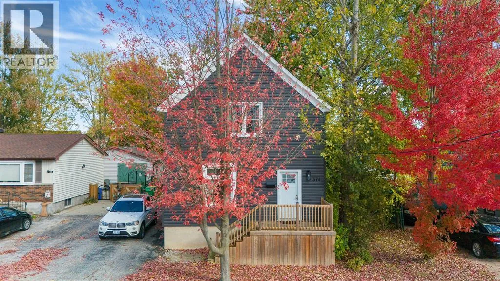 House for rent: 374 Kerby Street, Petrolia, Ontario N0N 1R0