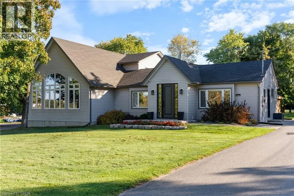 House for rent: 374 Sydenham Road, Hamilton, Ontario L9H 5E2