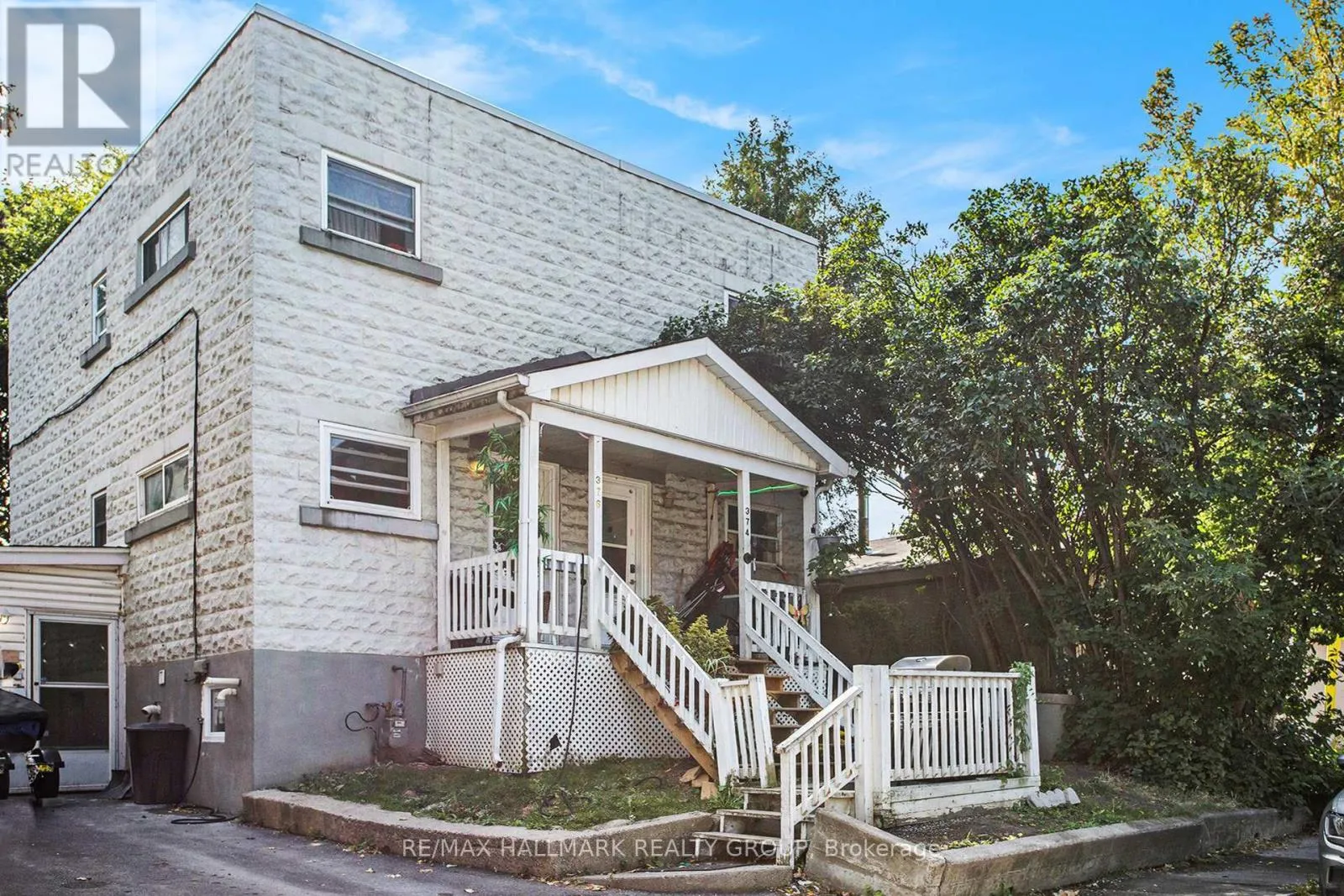 Triplex for rent: 374-378 Montfort Street, Ottawa, Ontario K1L 5N1