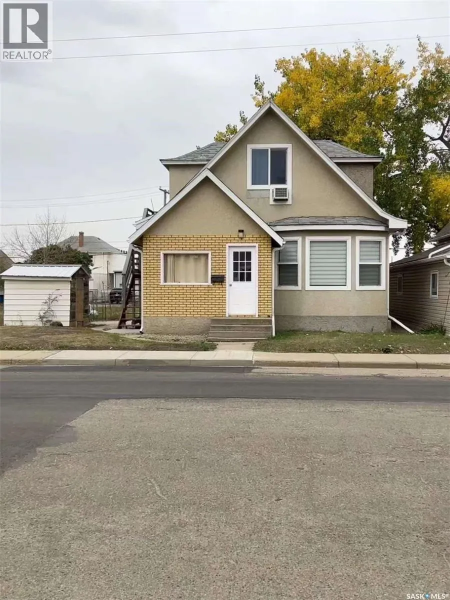 House for rent: 375 Fairford Street W, Moose Jaw, Saskatchewan S6H 1V8
