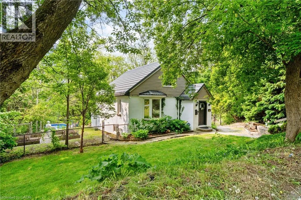 House for rent: 376 Old Guelph Road, Dundas, Ontario L9H 5V4