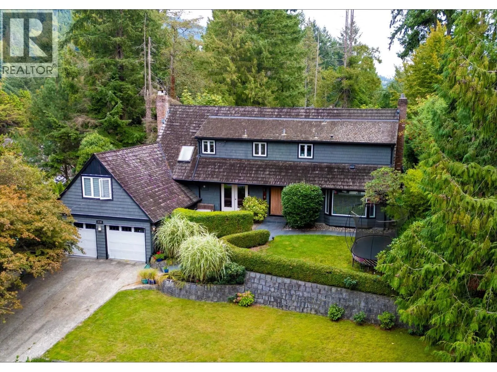 House for rent: 3760 Bayridge Avenue, West Vancouver, British Columbia V7V 3J2