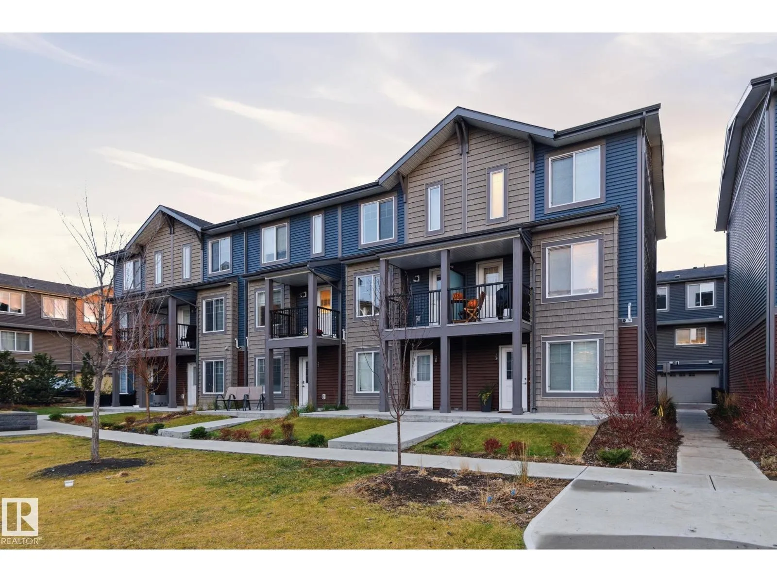 Row / Townhouse for rent: #38 3025 151 Av Nw, Edmonton, Alberta T5Y 3W4