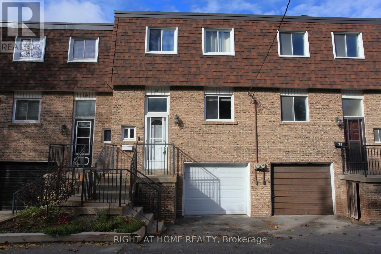 Row / Townhouse for rent: 38 - 38 The Carriage Way, Markham, Ontario L3T 4V1