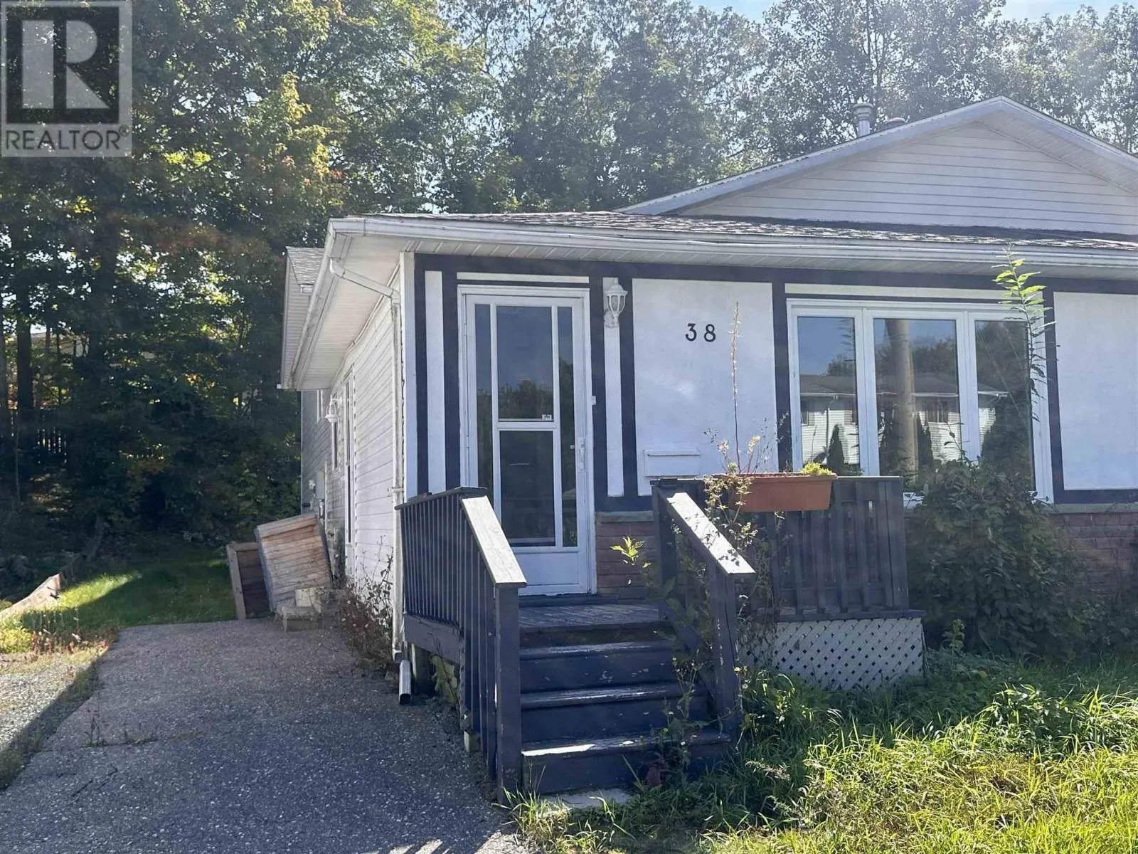 38 Beckett Blvd, Elliot Lake, Ontario P5A 3P7