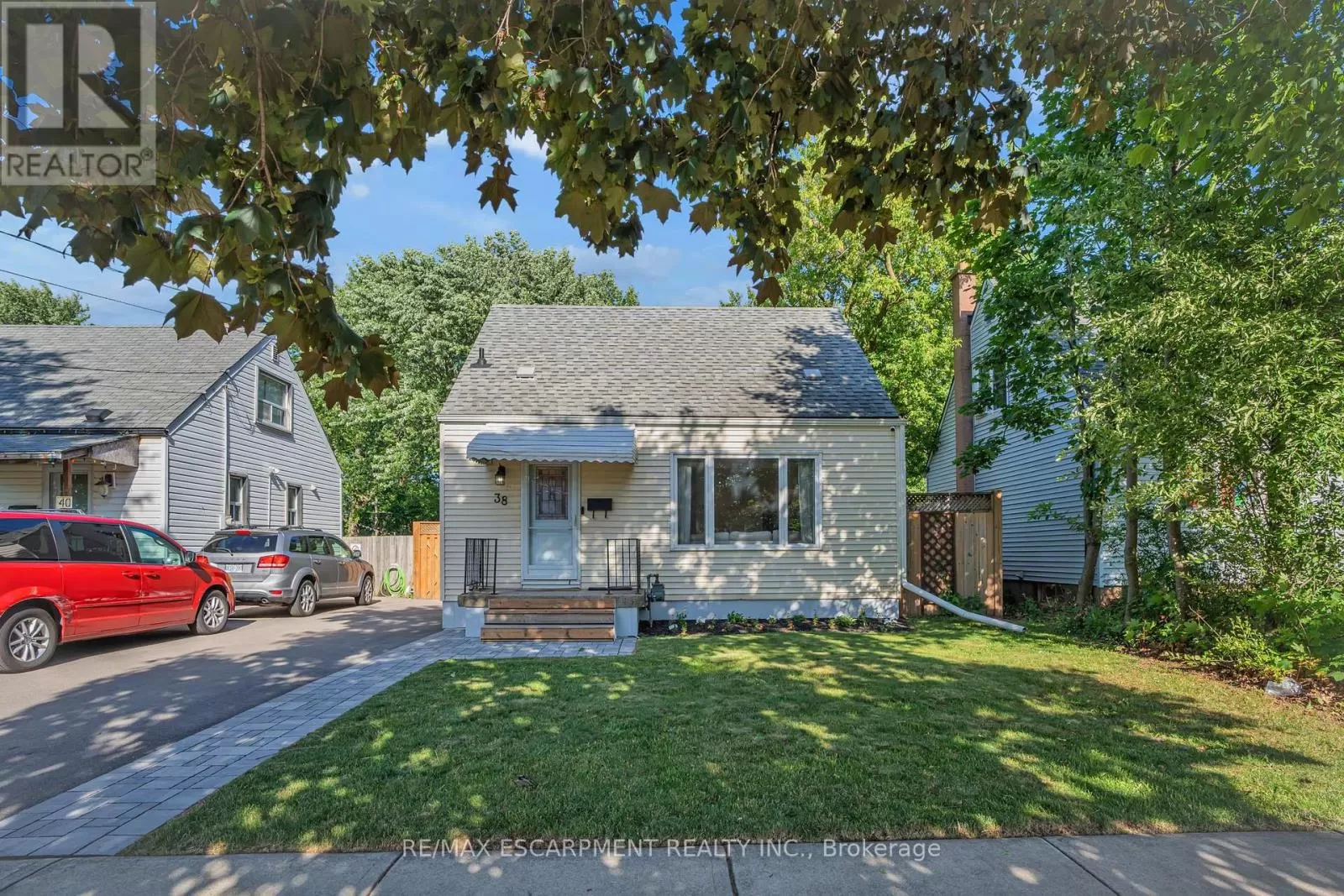 House for rent: 38 Eastvale Place, Hamilton, Ontario L8H 1P1