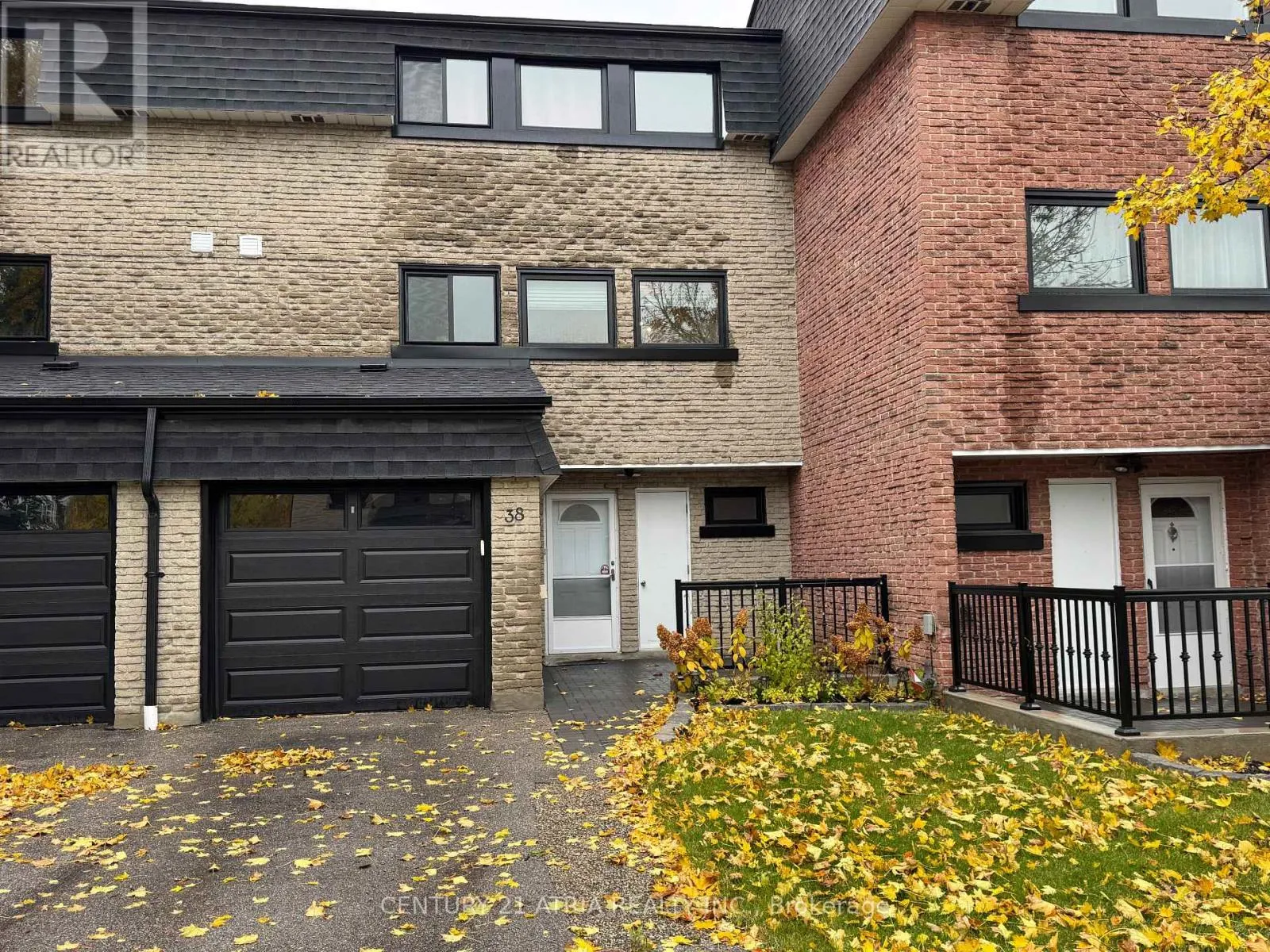 Row / Townhouse for rent: 38 Henderson Drive, Aurora, Ontario L4G 3L2