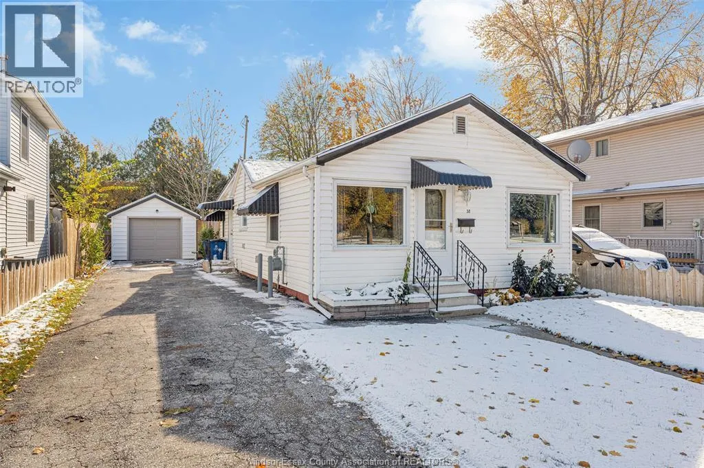 House for rent: 38 Mcnaughton Avenue West, Chatham, Ontario N7L 1R1