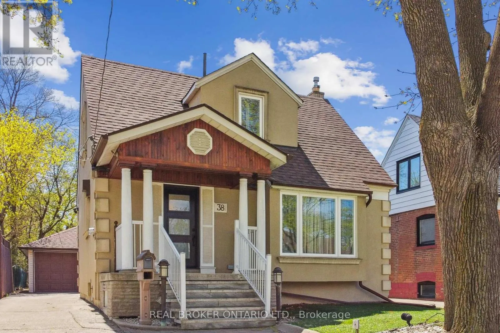 House for rent: 38 Riverview Heights, Toronto, Ontario M9P 2N4