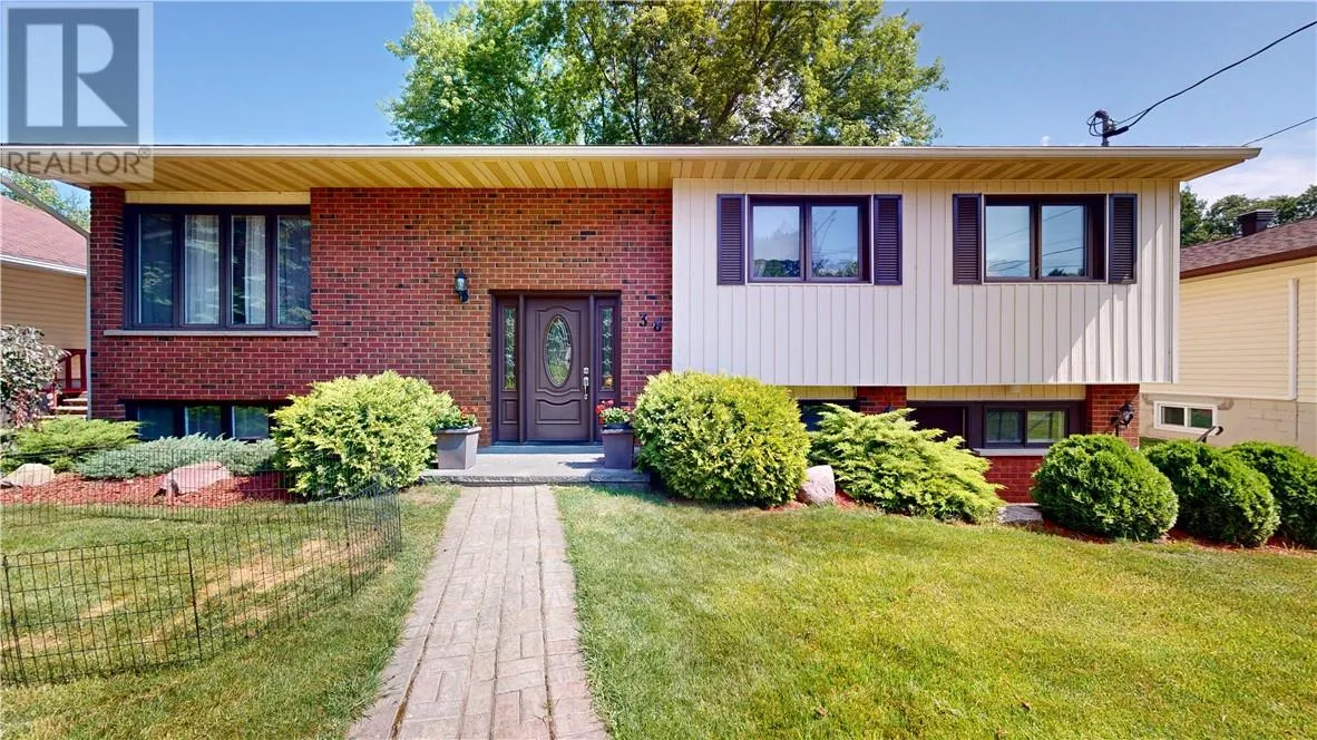 House for rent: 38 W Robinson Street, Little Current, Ontario P0P 1K0