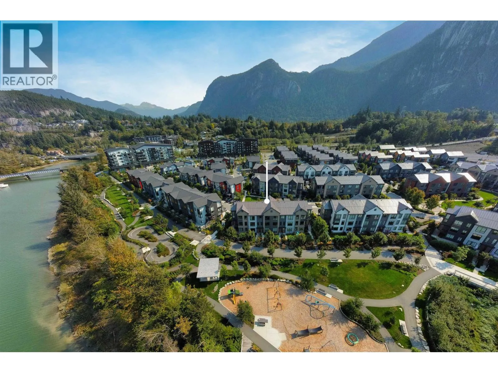 Row / Townhouse for rent: 38053 Helm Way, Squamish, British Columbia V8B 2A1