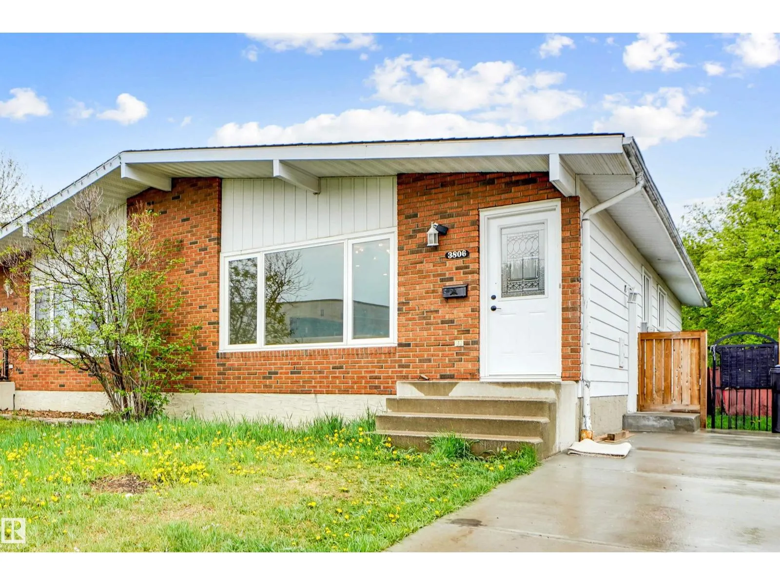 Duplex for rent: 3806 85 St Nw, Edmonton, Alberta T6K 0H6