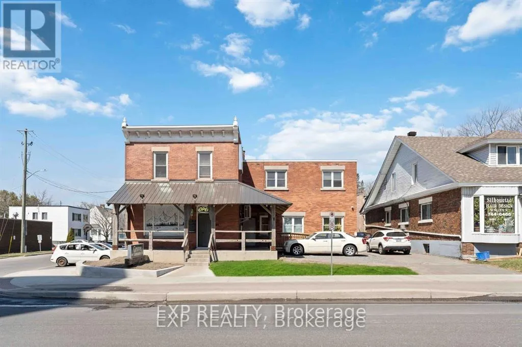 Residential Commercial Mix for rent: 381-383 Montreal Road, Ottawa, Ontario K1L 6A8