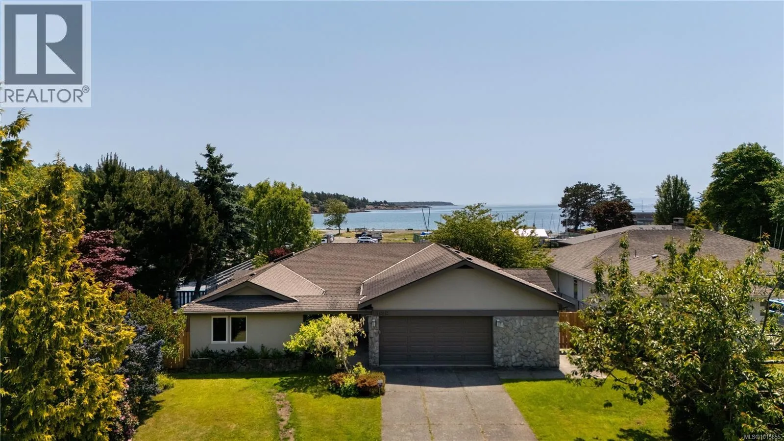 House for rent: 3819 Beachview Pl, Saanich, British Columbia V8P 5N8