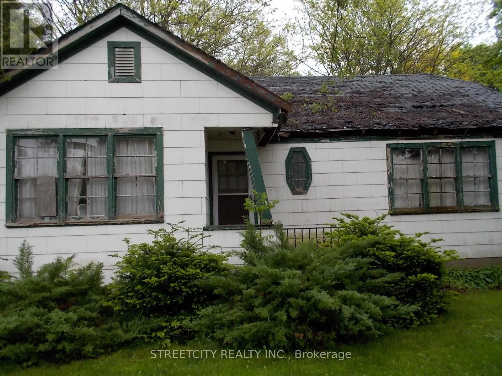 Other for rent: 384 Metcalfe Street E, Strathroy-Caradoc, Ontario N7G 1R3