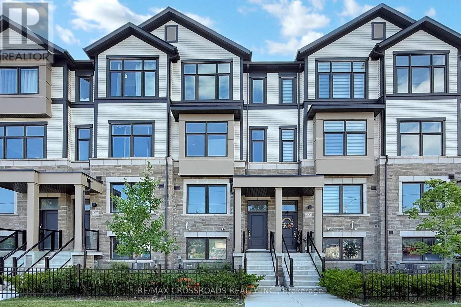 Row / Townhouse for rent: 384 Okanagan Path, Oshawa, Ontario L1H 0B1