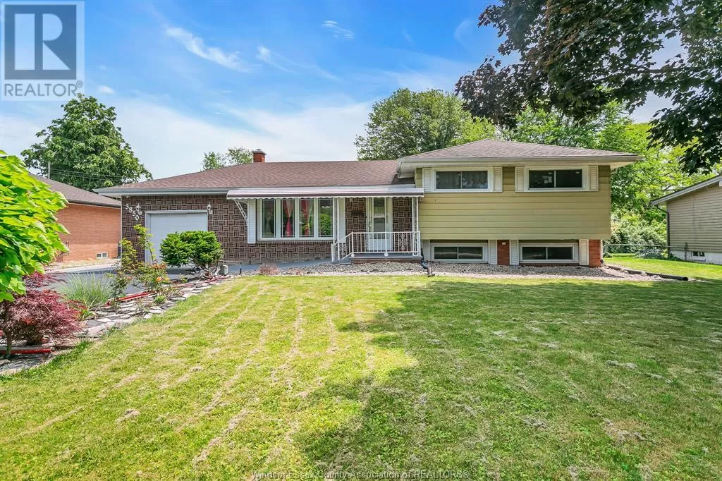 3850 Harcourt, Windsor, Ontario N9G 1B6