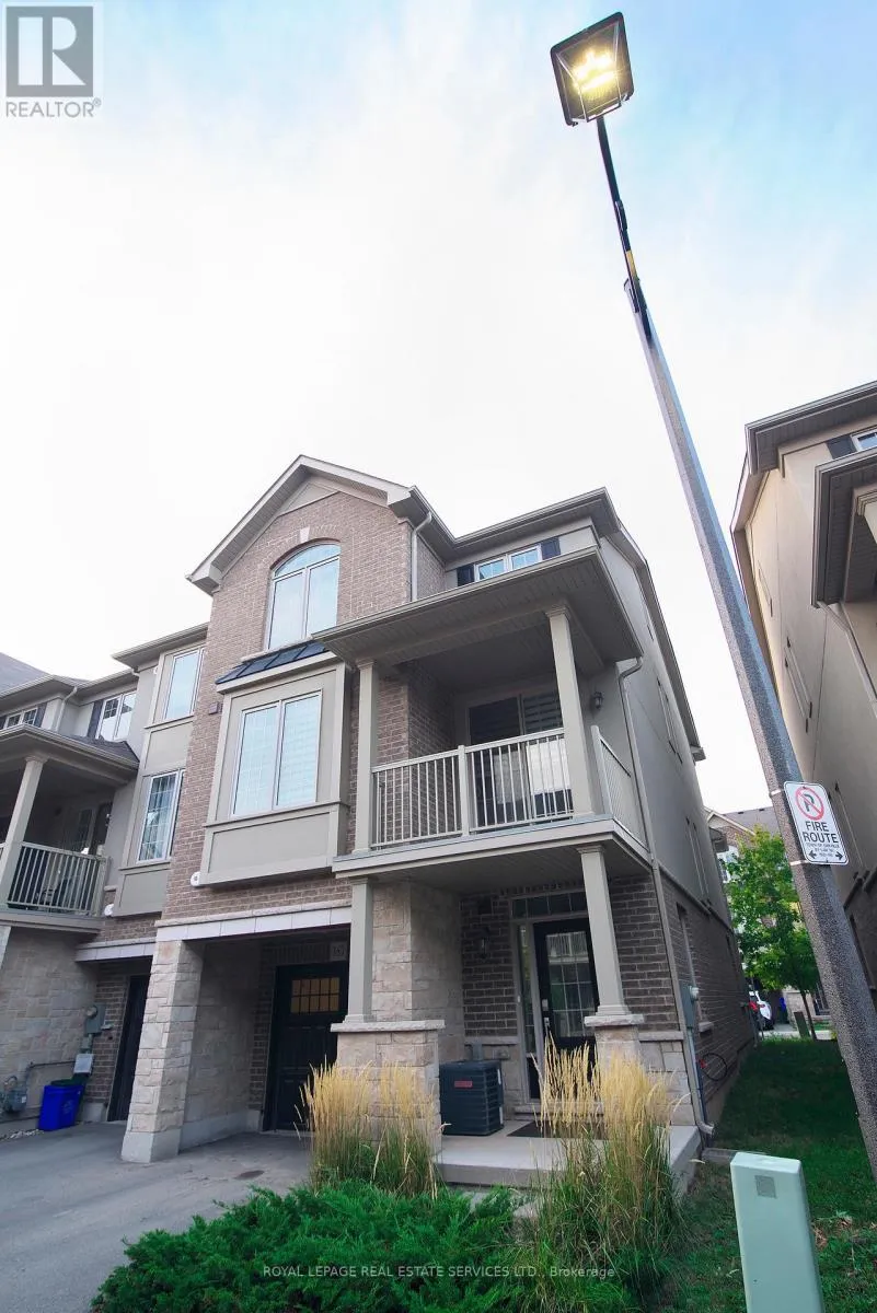 Row / Townhouse for rent: 387 Alderwood Common, Oakville, Ontario L6H 0P8