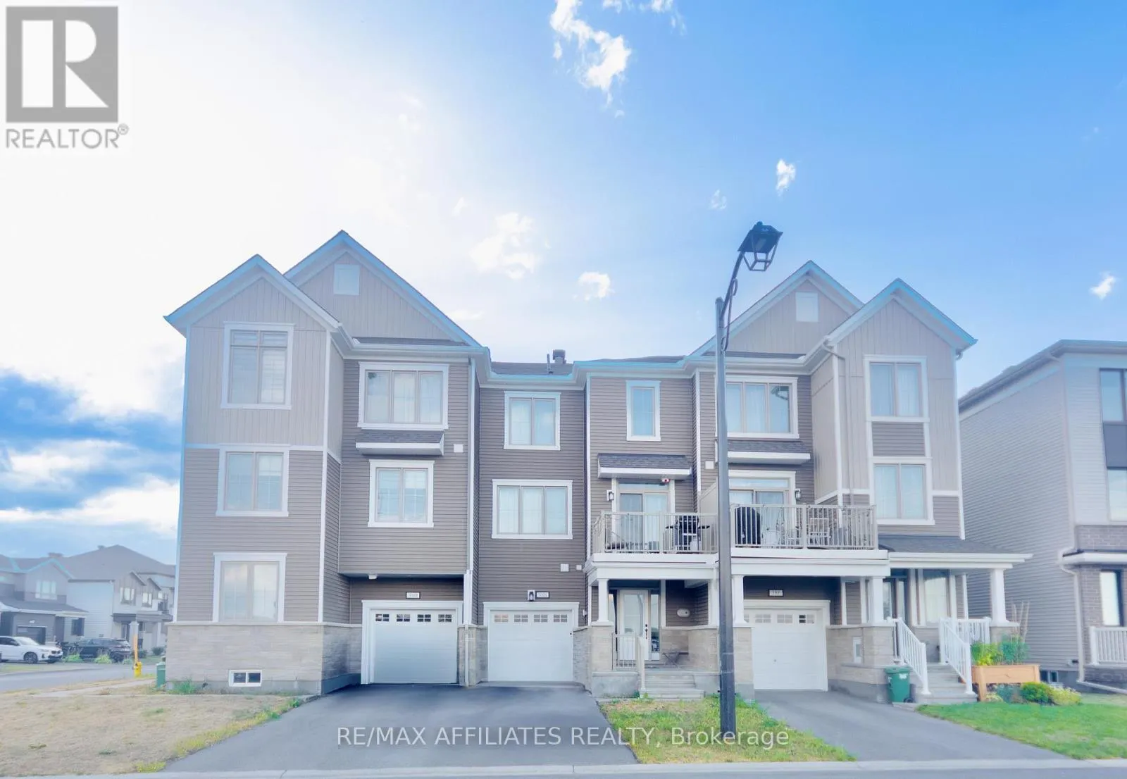 Row / Townhouse for rent: 388 Aphelion Crescent, Ottawa, Ontario K2J 6N5